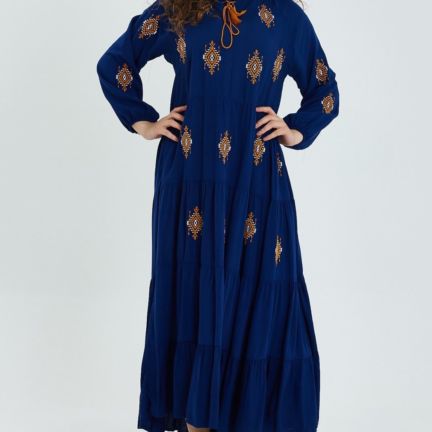 Small embroidered long dress