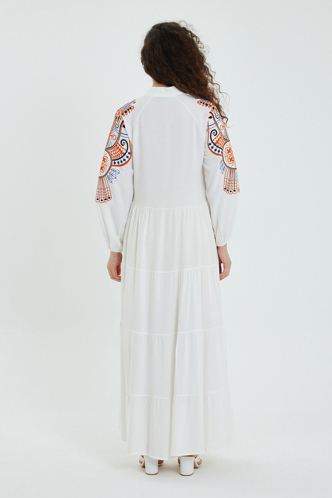 Shoulder embroidered dress